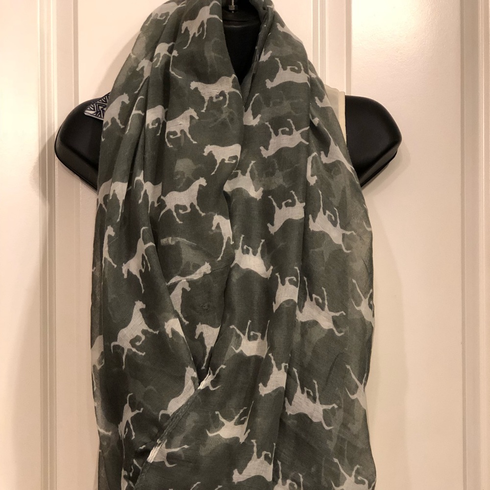 Horse infinity scarf